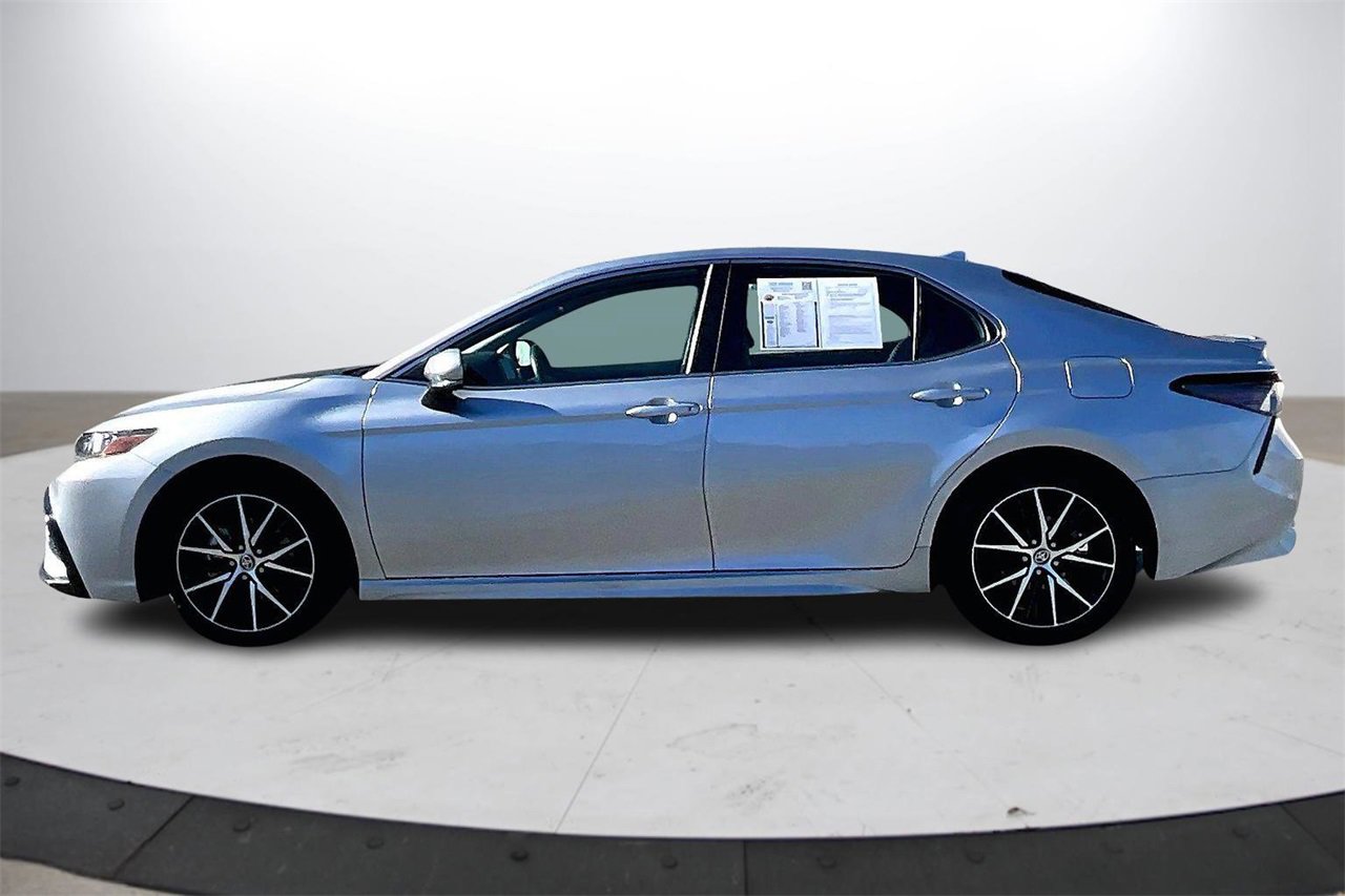 Used 2024 Toyota Camry SE image 6