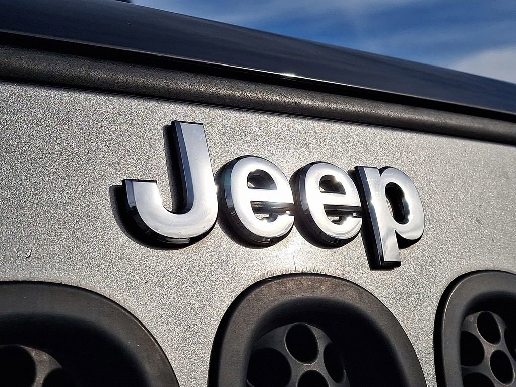 Used 2015 Jeep Wrangler Freedom Edition image 27