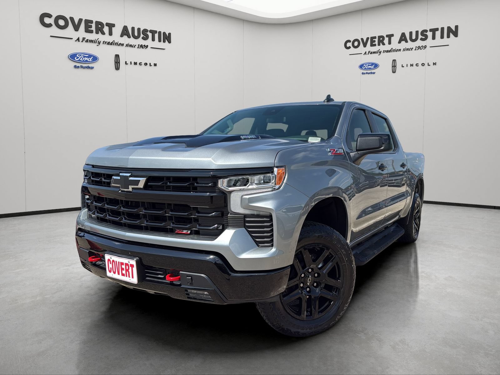Used 2026 Chevrolet Silverado 1500 LT Trail Boss w/ Convenience Package II AWD/4WD image 2