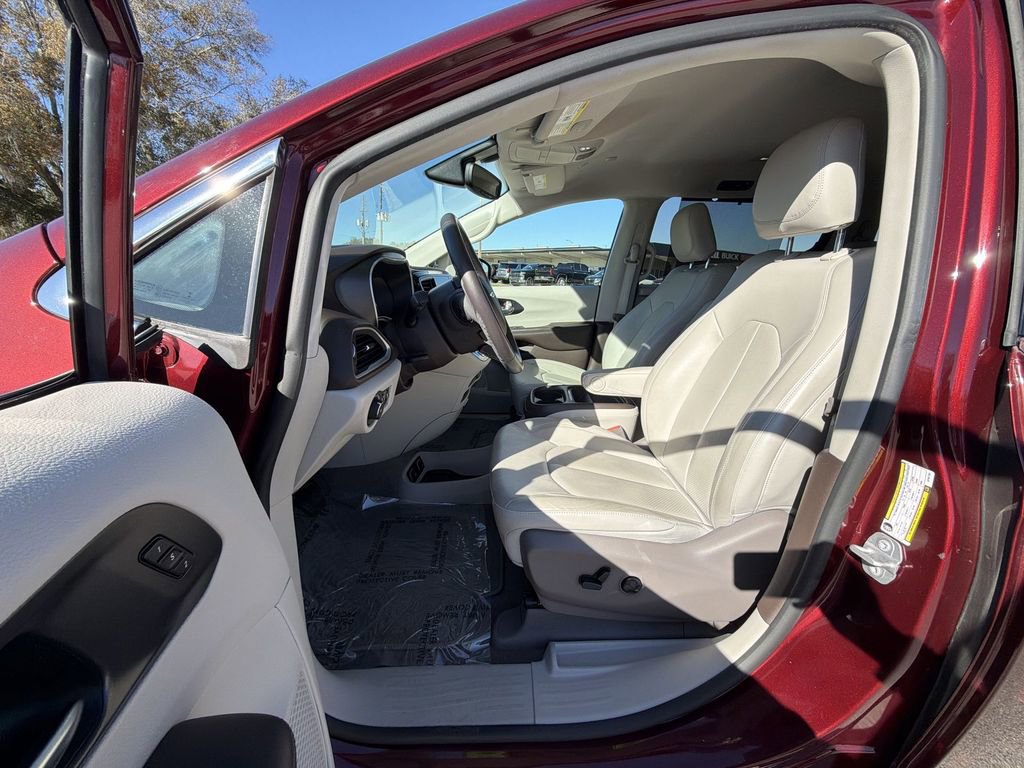 Used 2020 Chrysler Pacifica Touring-L image 25