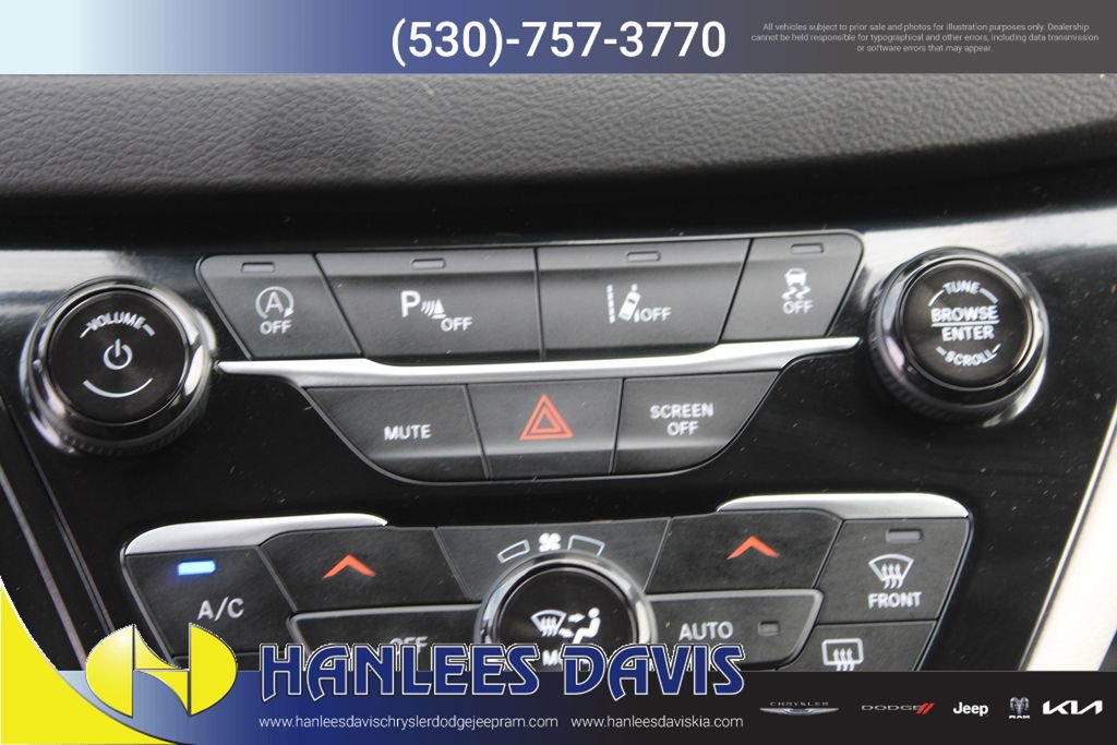 Used 2024 Chrysler Pacifica Touring-L image 26