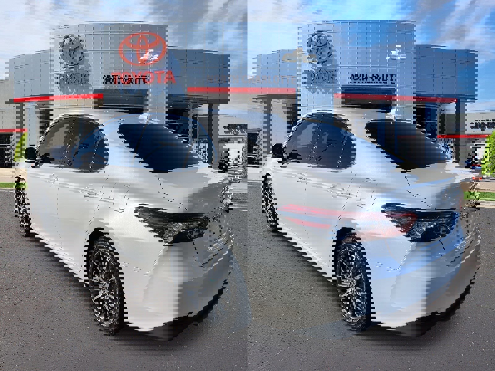 Used 2021 Toyota Camry XLE image 6