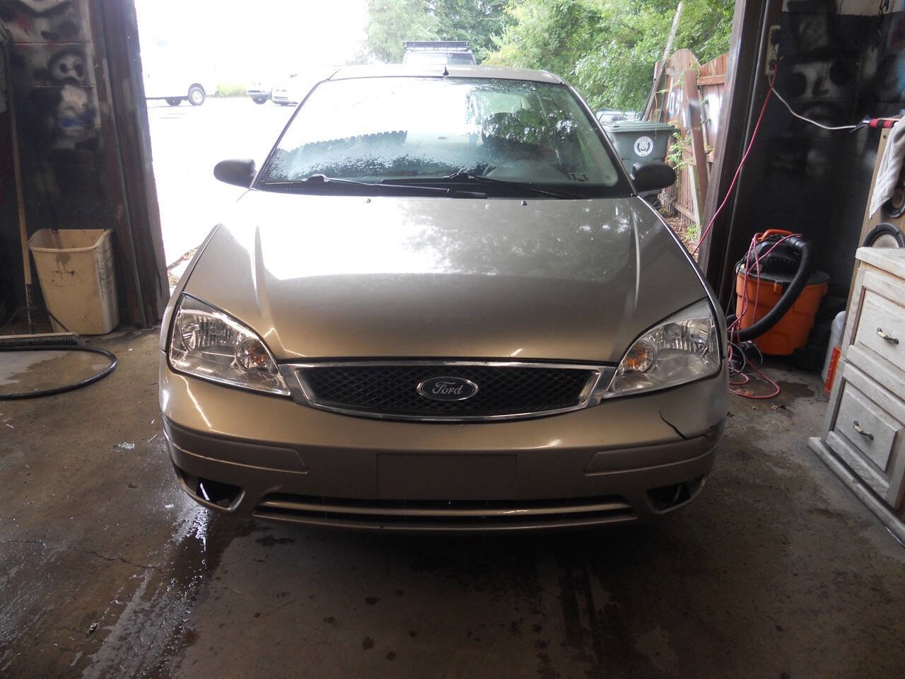 Used 2005 Ford Focus SE image 2
