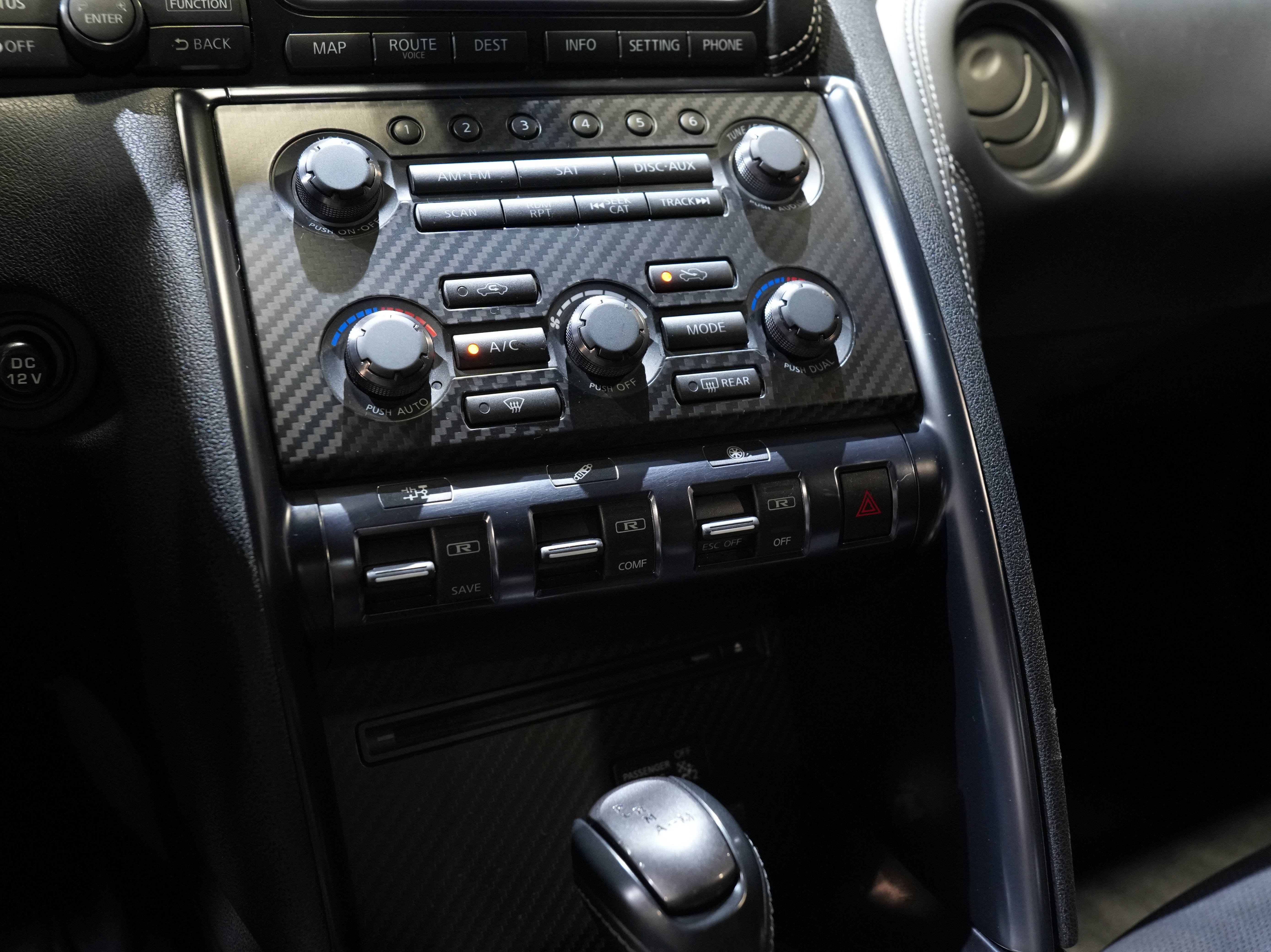 Used 2014 Nissan GT-R Premium AWD/4WD image 39