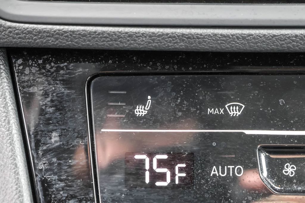 Used 2025 Volkswagen Jetta SE image 24