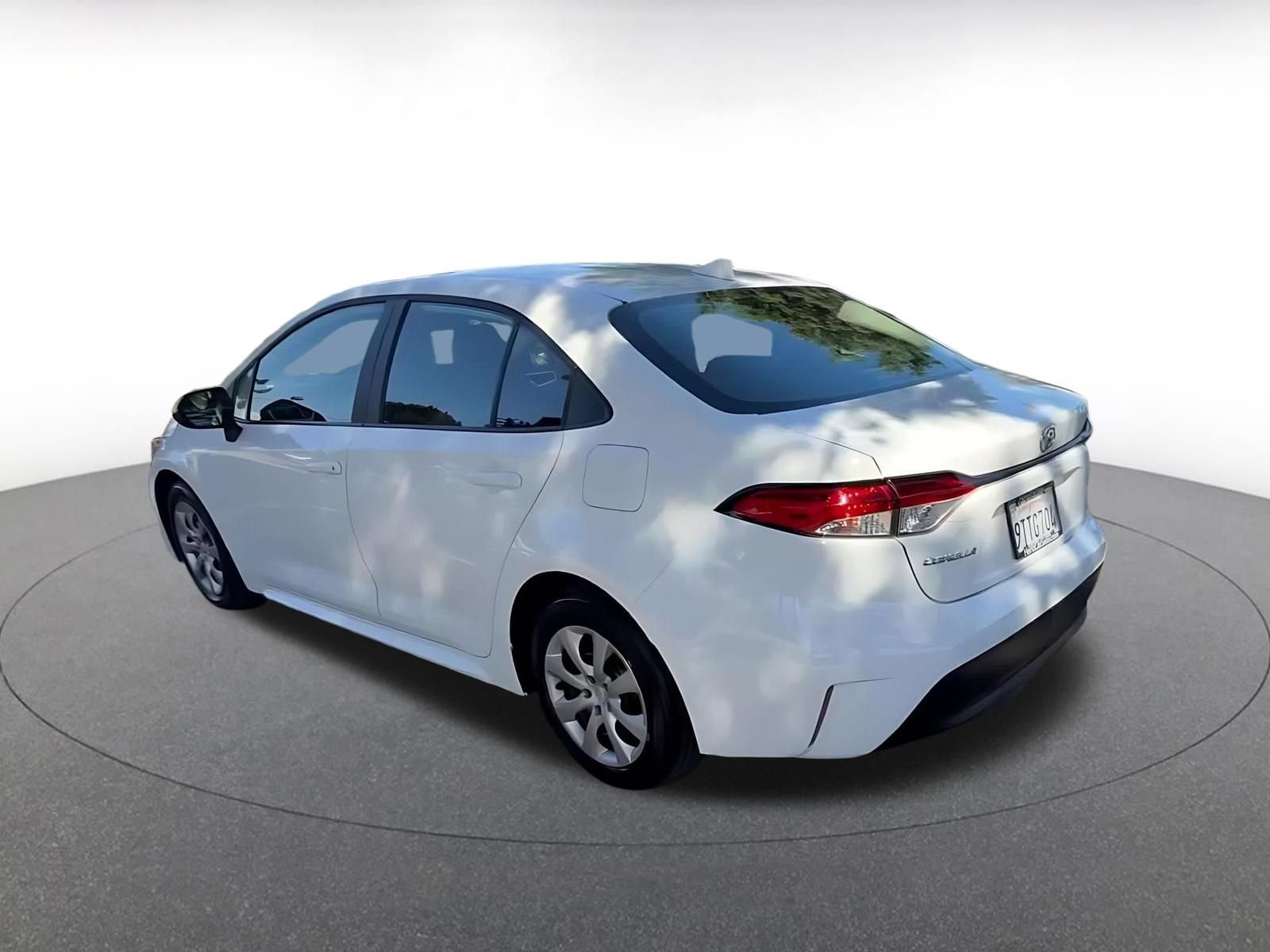 Used 2025 Toyota Corolla LE FWD image 9