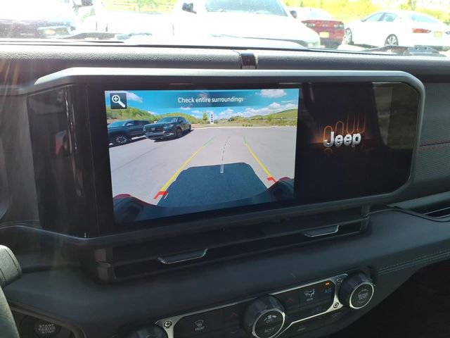 Used 2024 Jeep Gladiator Rubicon AWD/4WD image 30