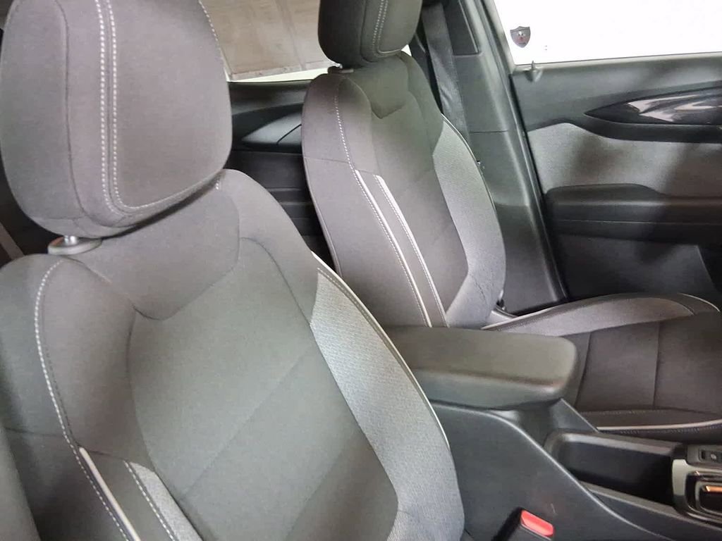 Used 2025 Chevrolet TrailBlazer LT image 29