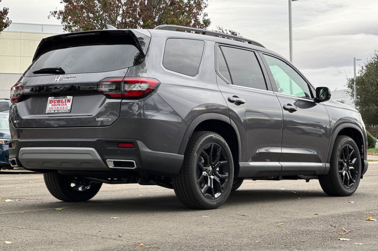 New 2025 Honda Pilot Touring image 4