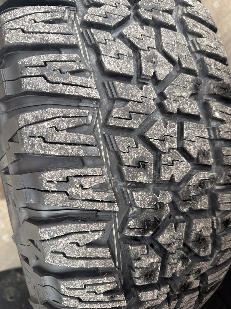 Used 2018 Chevrolet Silverado 1500 LT w/ Midnight Edition image 44