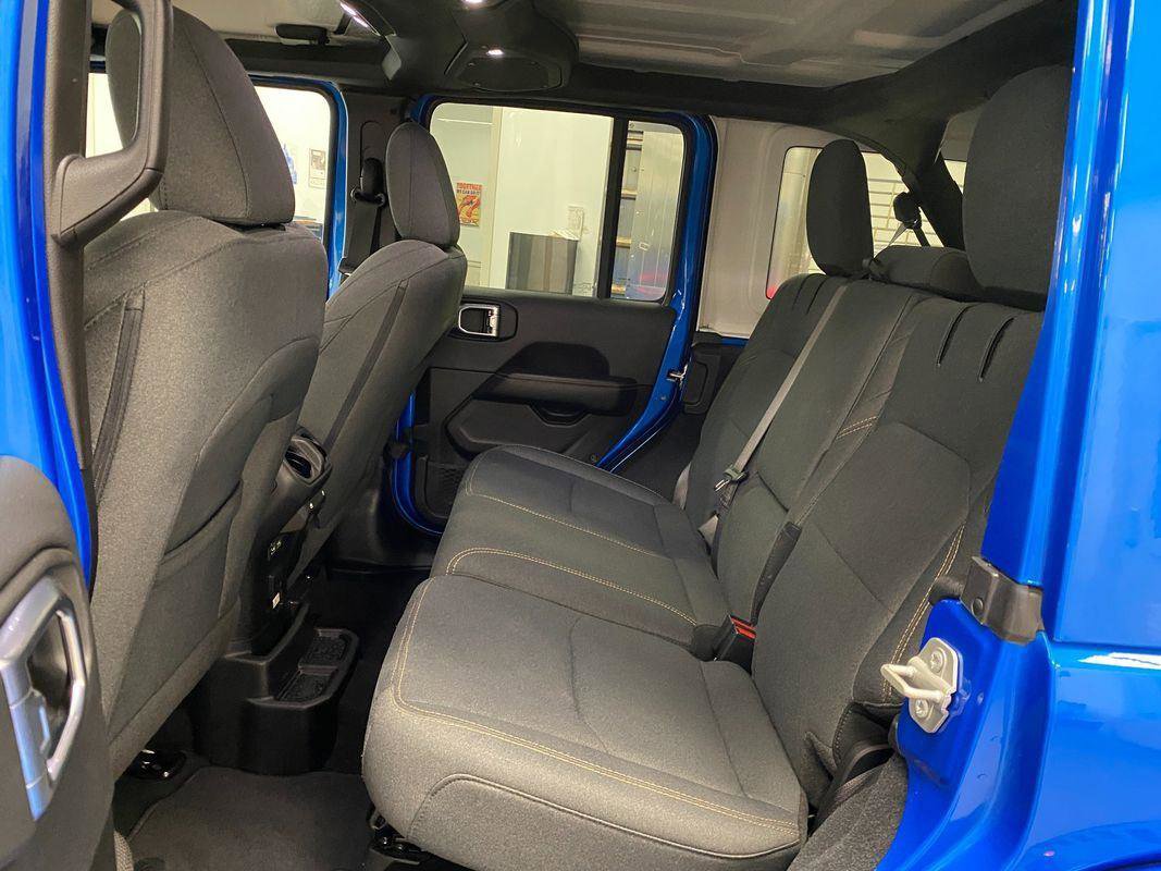 Used 2024 Jeep Wrangler Sahara image 13