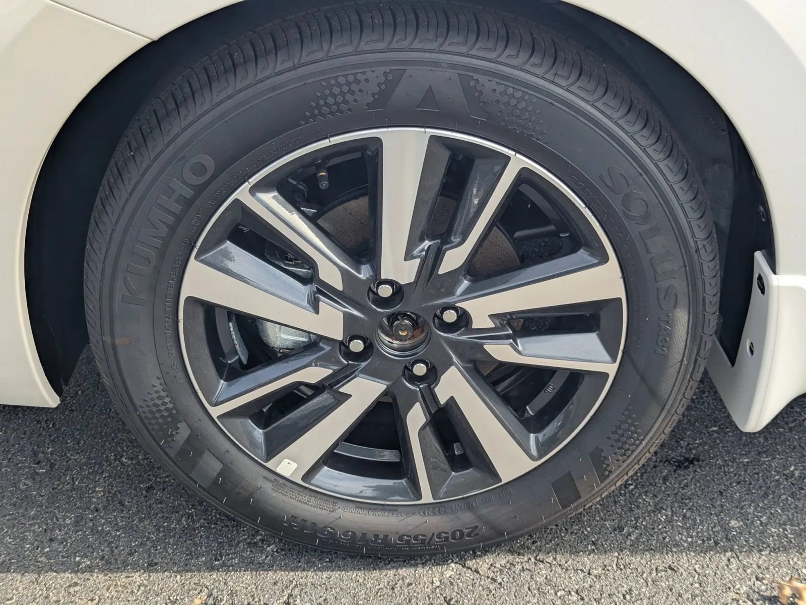 New 2025 Nissan Versa SV w/ Trunk Package FWD image 12