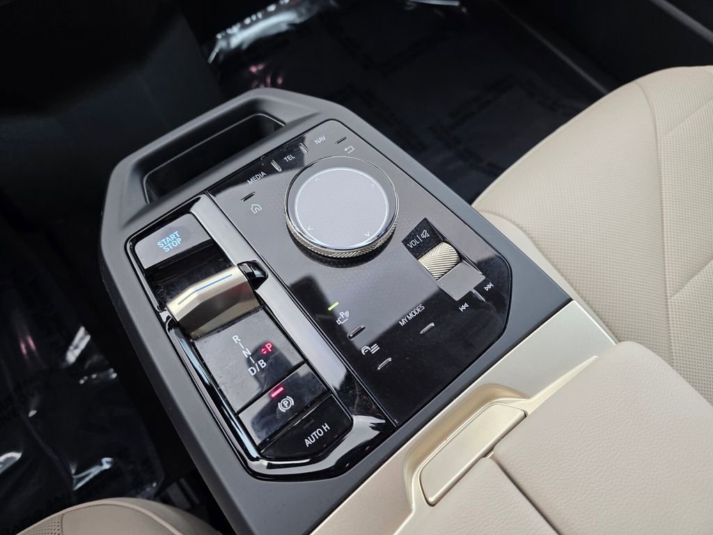 Used 2023 BMW iX xDrive50 w/ Sport Package image 24