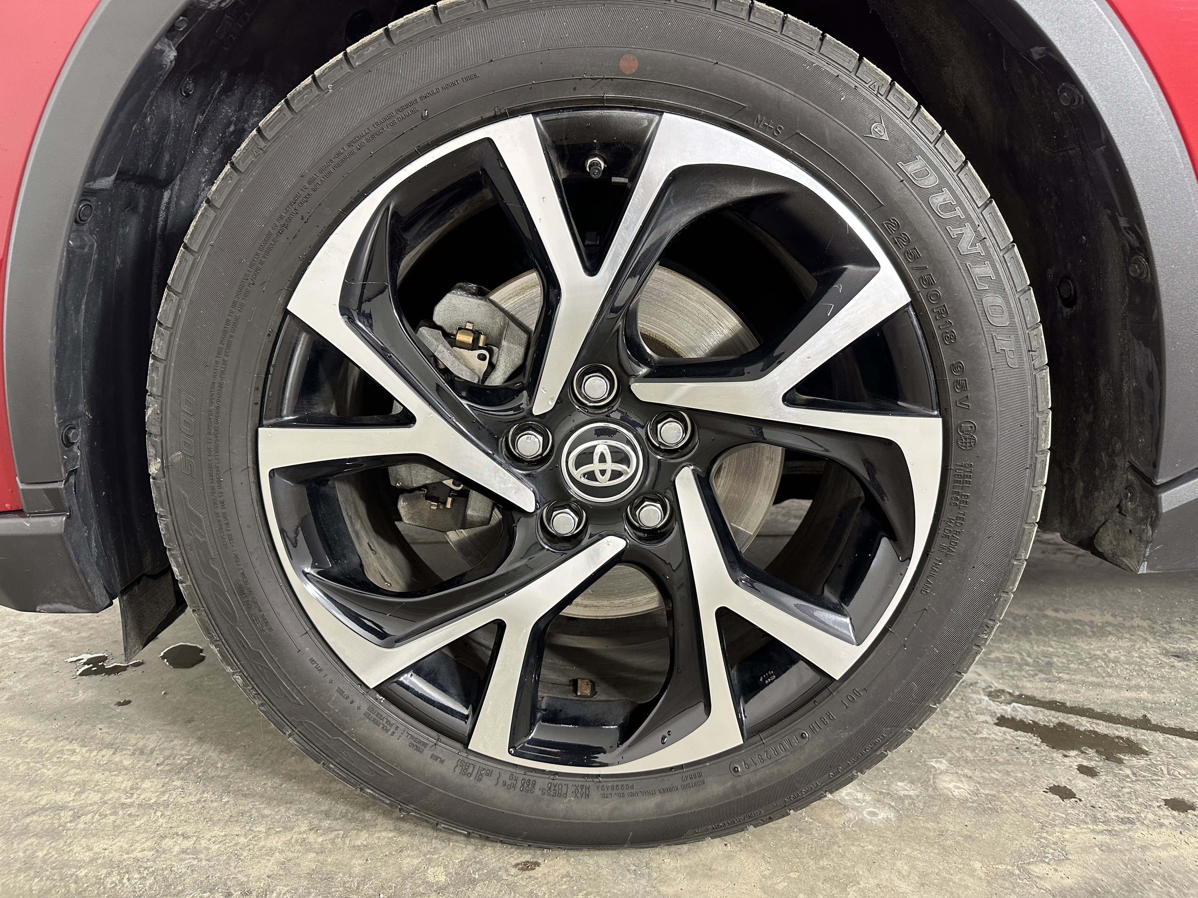 Used 2020 Toyota C-HR XLE image 26