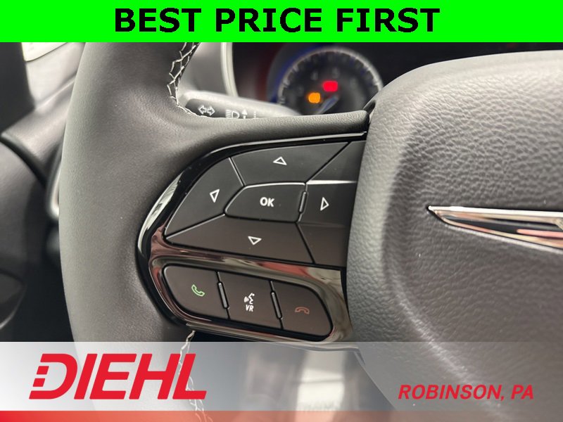 New 2026 Chrysler Pacifica Select image 30