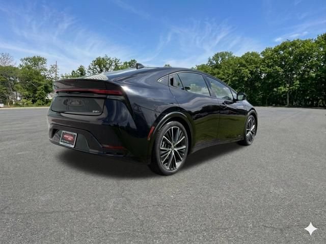 Used 2024 Toyota Prius XLE AWD/4WD image 9