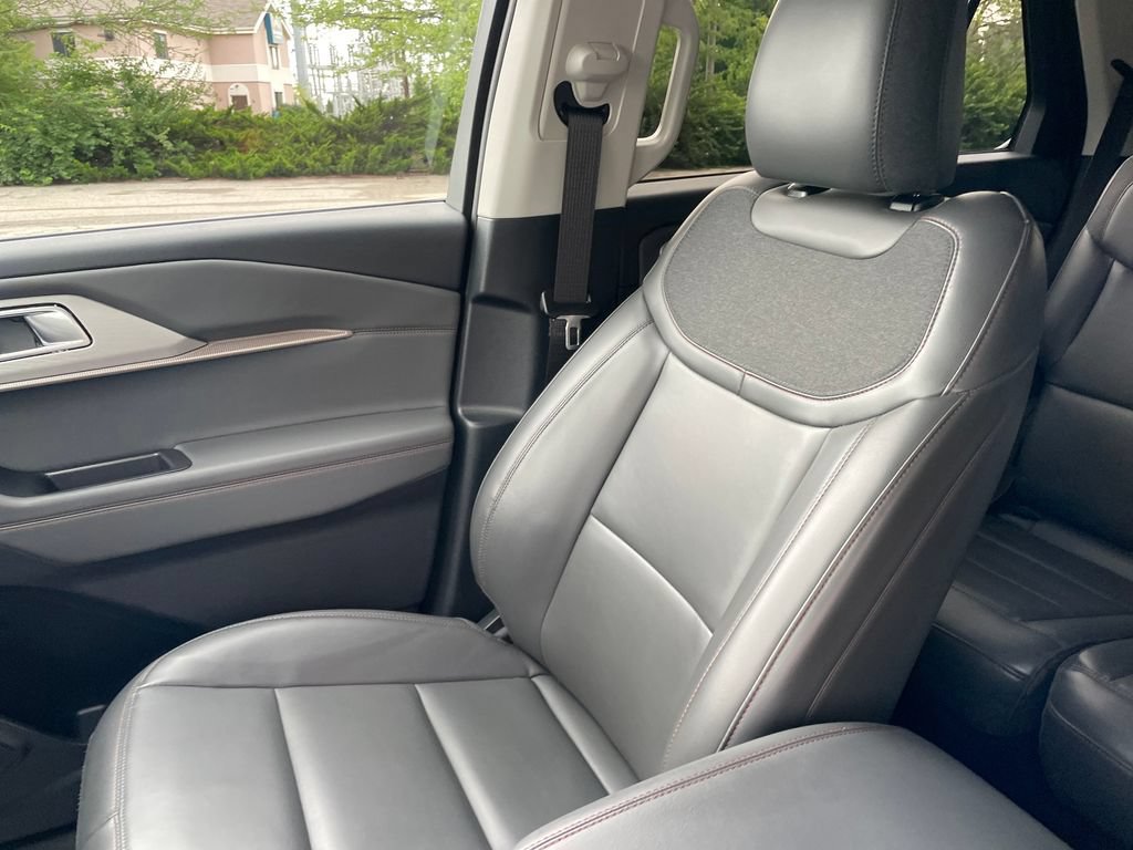 Used 2025 Ford Explorer Active w/ Active Comfort Package AWD/4WD image 17