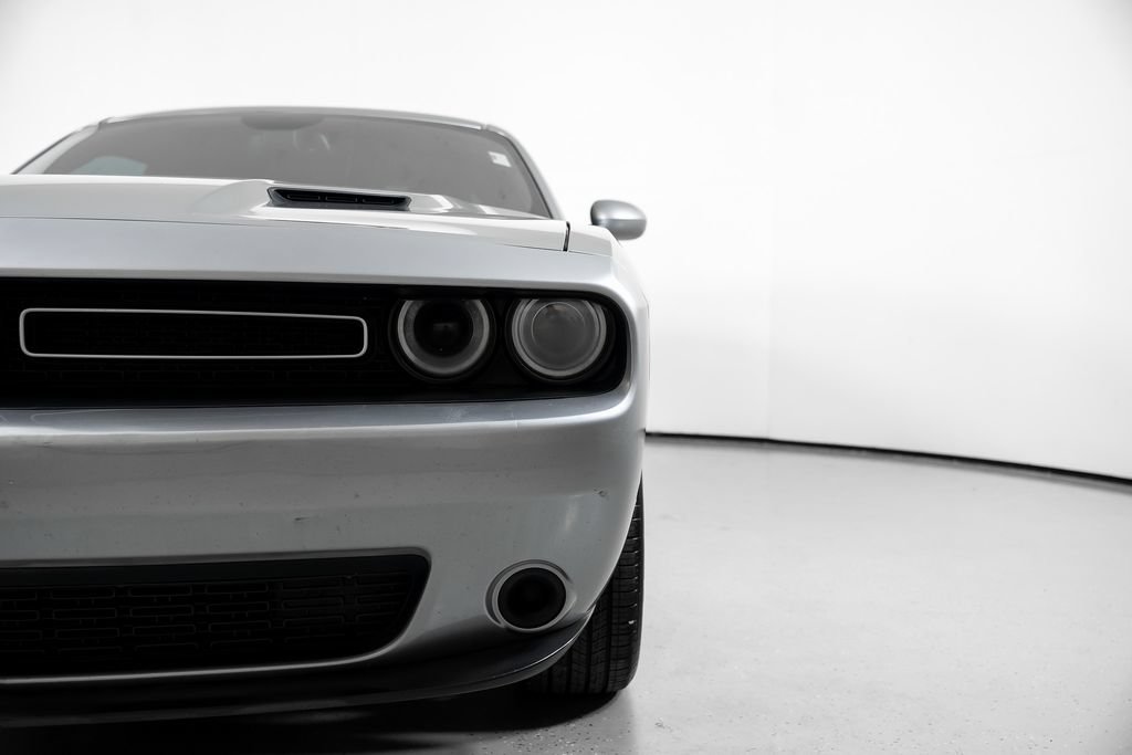Used 2016 Dodge Challenger SXT RWD image 20