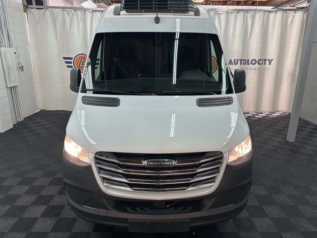 Used 2019 Freightliner Sprinter 144 RWD image 3