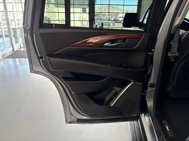 Used 2018 Cadillac Escalade Premium Luxury AWD/4WD image 31