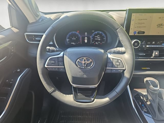 Used 2023 Toyota Highlander Platinum AWD/4WD image 12