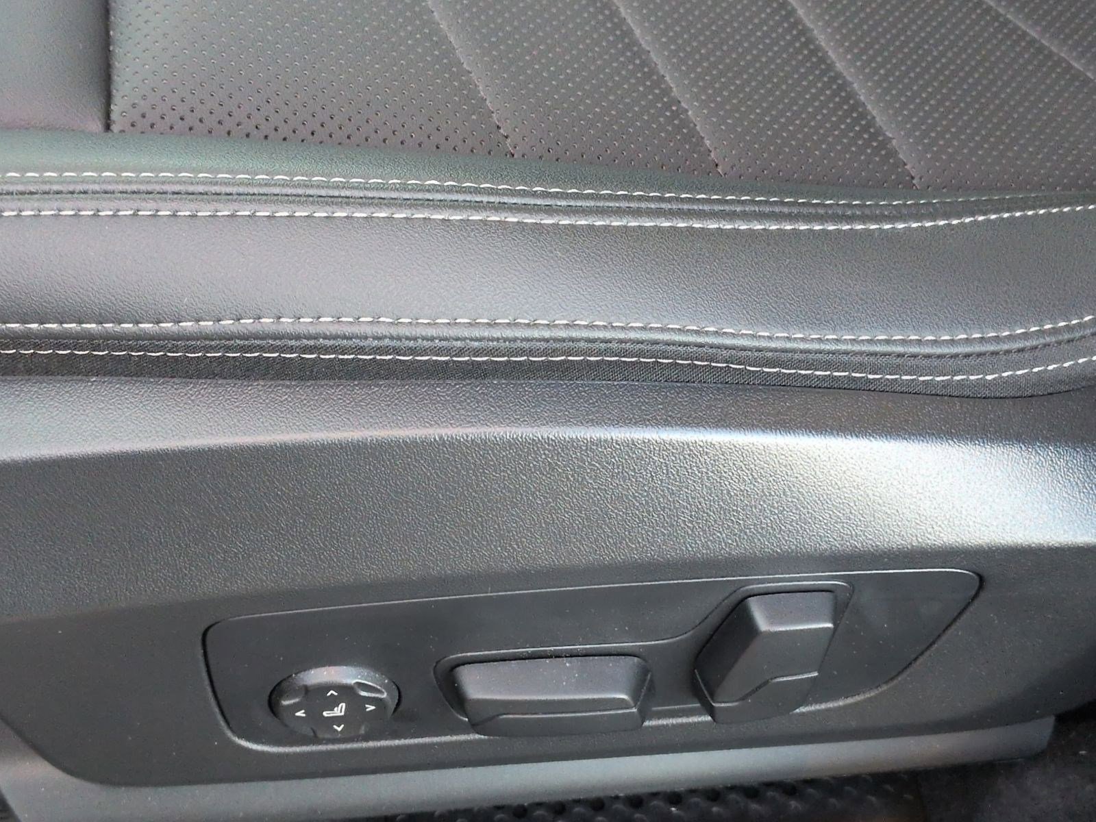 Used 2025 BMW X1 xDrive28i image 17