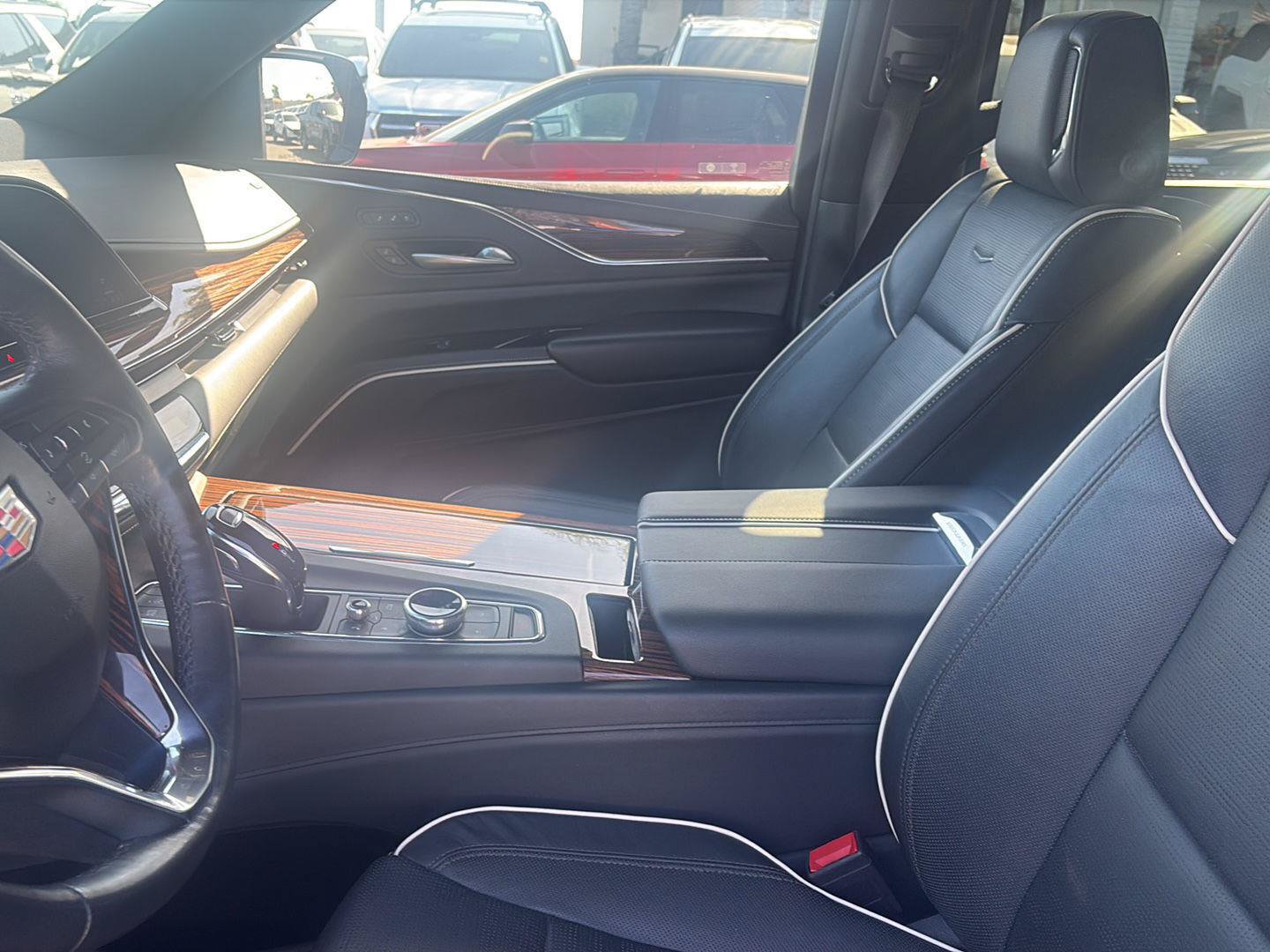 Used 2024 Cadillac Escalade Premium Luxury AWD/4WD image 14