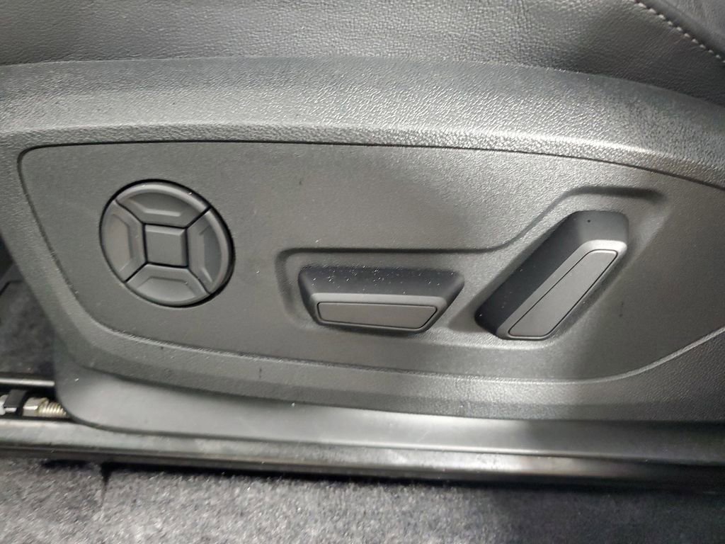 Used 2025 Audi Q6 e-tron Premium Plus w/ Premium Plus image 20