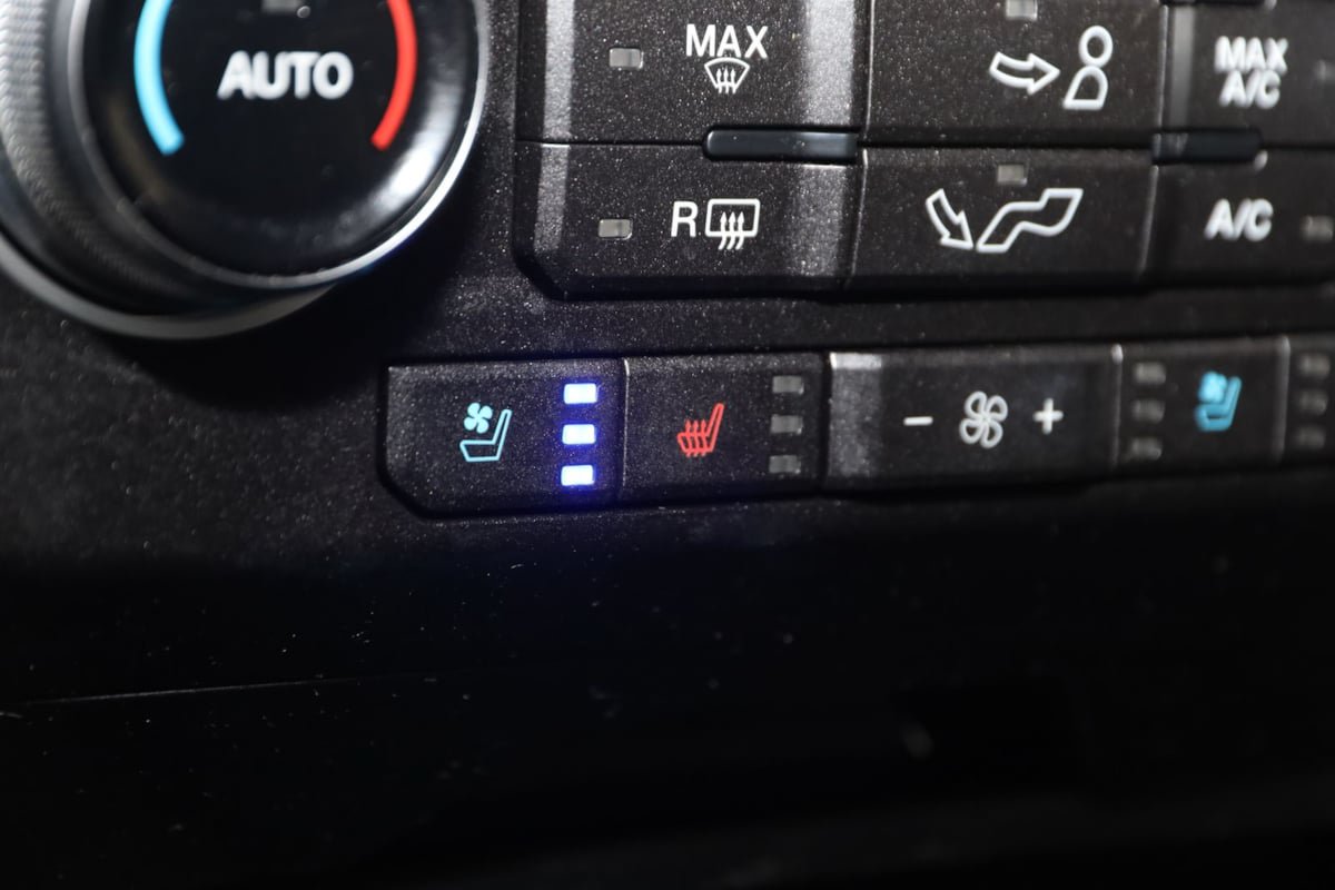 Used 2019 Ford F150 Platinum w/ FX4 Off-Road Package AWD/4WD image 8