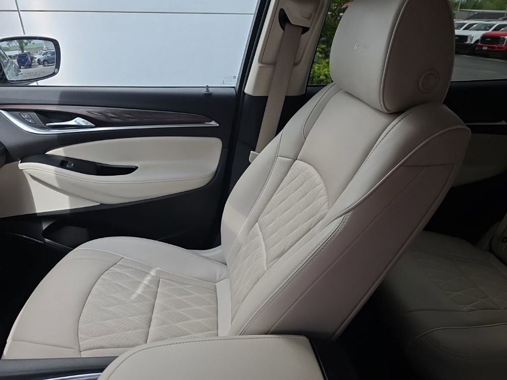 Used 2023 Buick Enclave Avenir FWD image 28