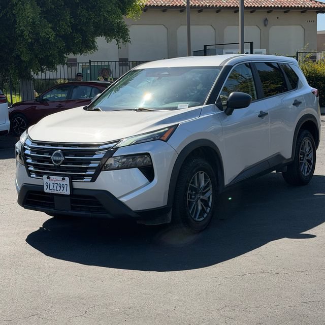Used 2024 Nissan Rogue S FWD image 3