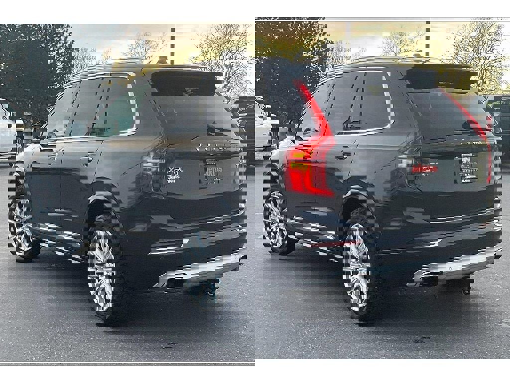 Used 2017 Volvo XC90 T6 Inscription w/ Vision Package image 13