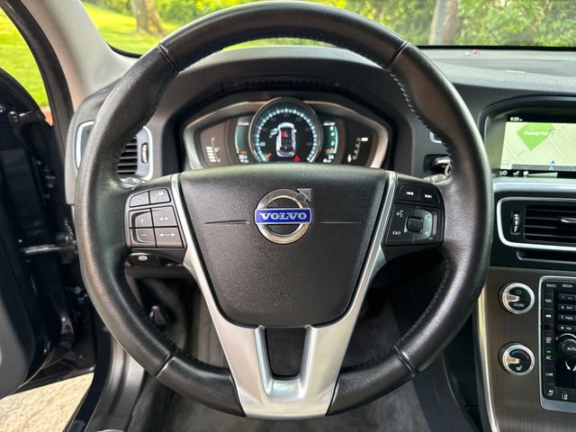 Used 2016 Volvo V60 T5 Platinum FWD image 11