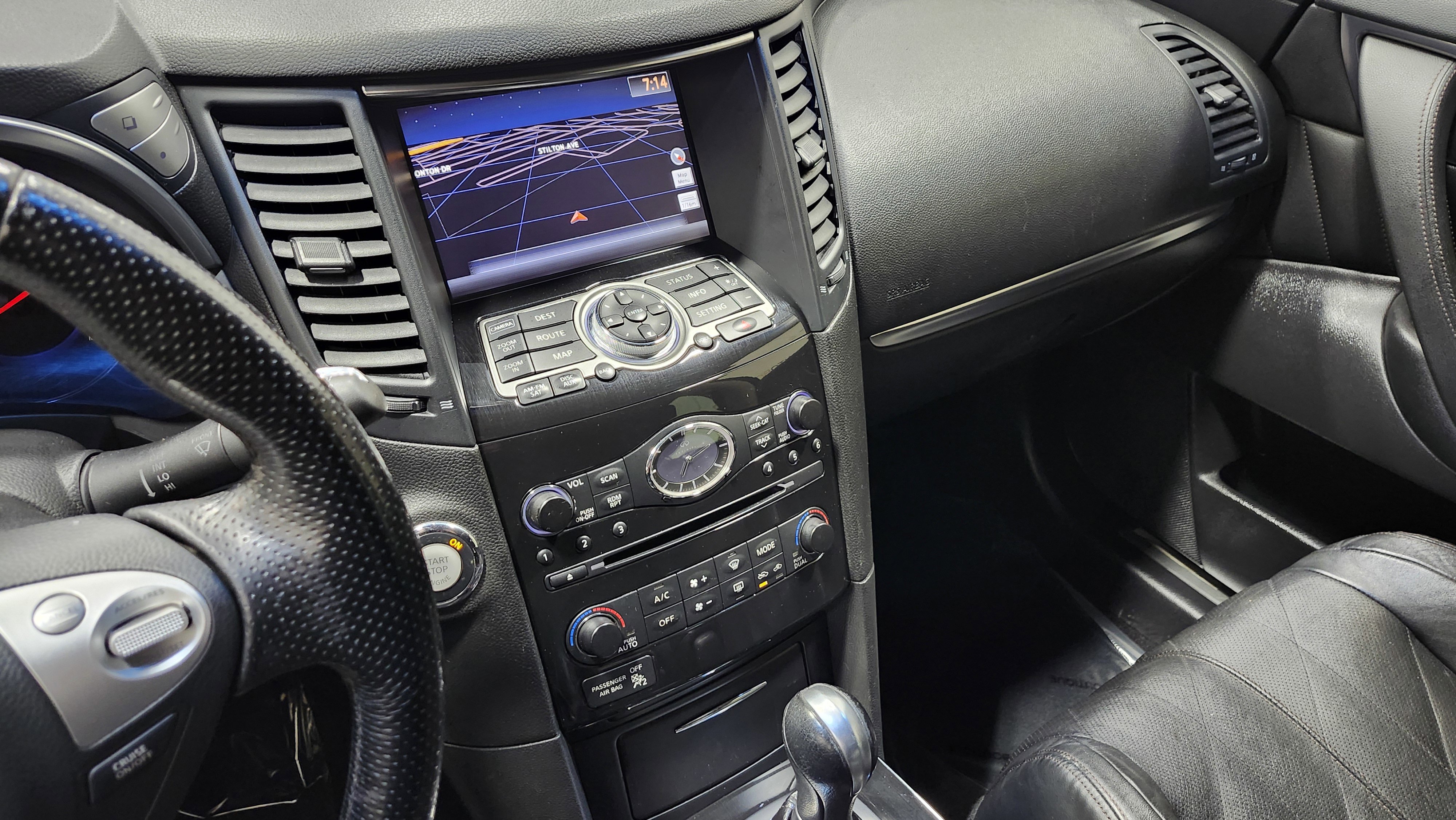 Used 2011 INFINITI FX35 AWD w/ Premium Pkg image 32