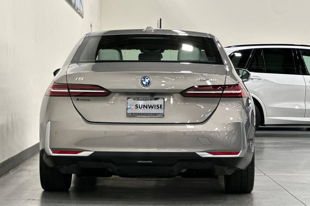 Used 2024 BMW i5 eDrive40i w/ Premium Package RWD image 5
