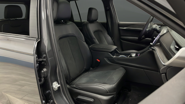 New 2026 Jeep Grand Cherokee Altitude AWD/4WD image 25