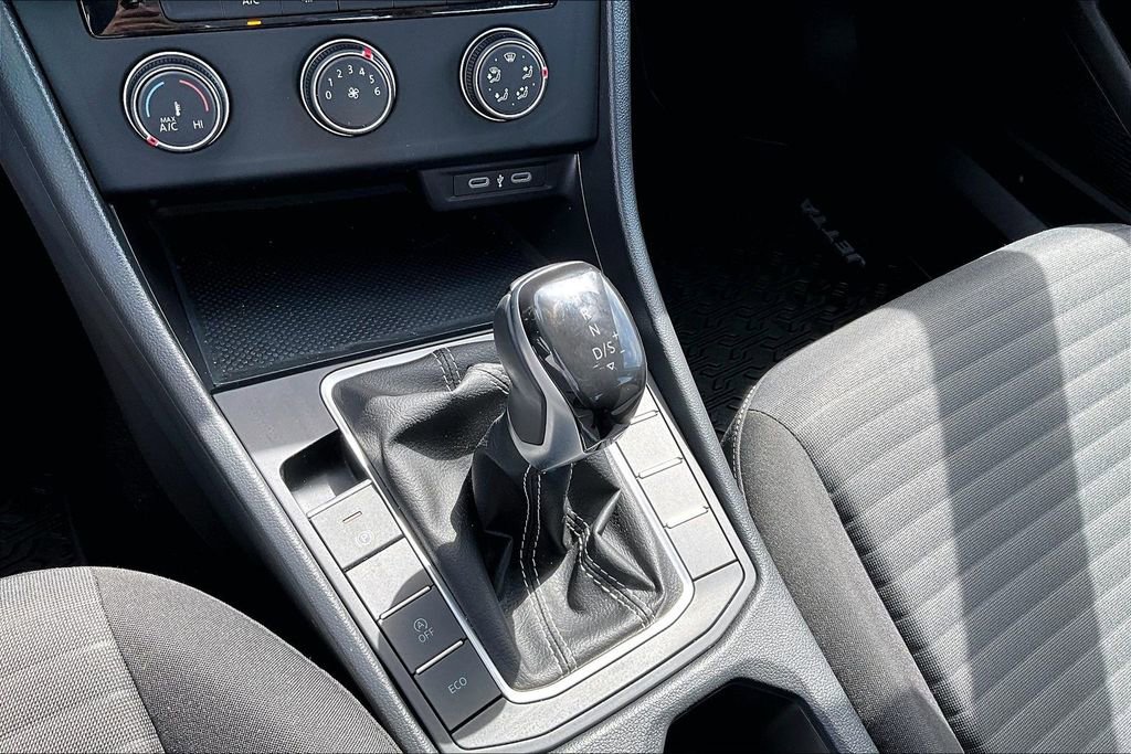 Certified 2024 Volkswagen Jetta S image 27