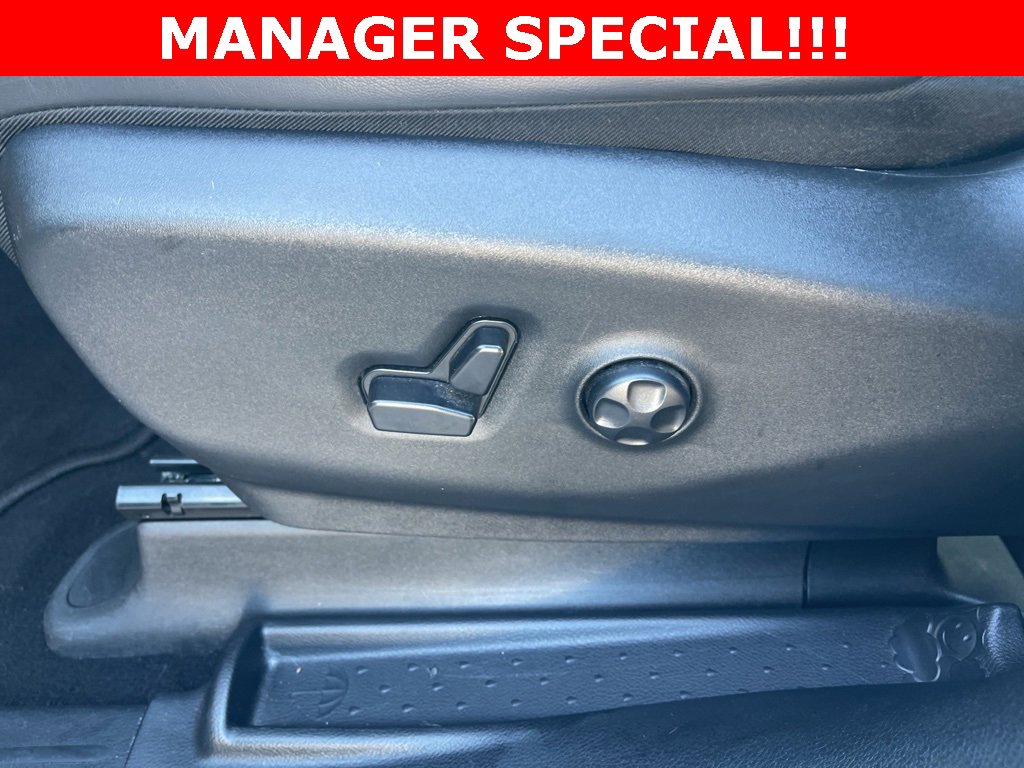 Used 2025 Chrysler Pacifica Limited image 21