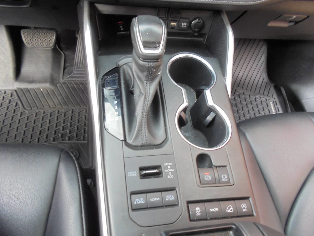 Used 2021 Toyota Highlander XLE AWD/4WD image 21