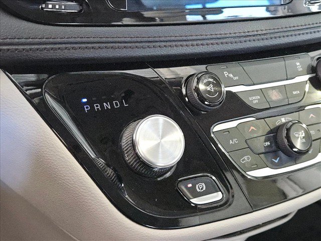 Used 2017 Chrysler Pacifica Limited w/ UConnect Theater Package FWD image 11