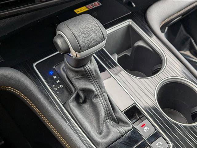 Used 2025 Toyota Sienna XLE Woodland Edition image 12