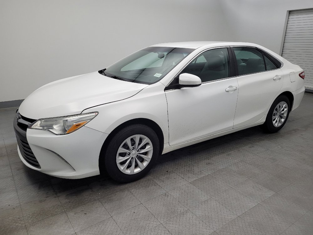 Used 2015 Toyota Camry LE image 2