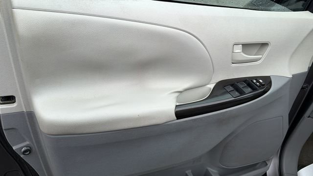 Used 2011 Toyota Sienna LE w/ Towing Pkg image 22