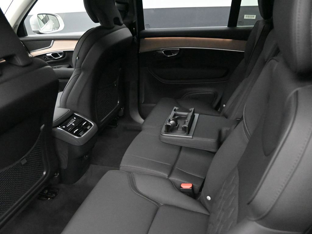 Used 2025 Volvo XC90 B6 Plus image 17