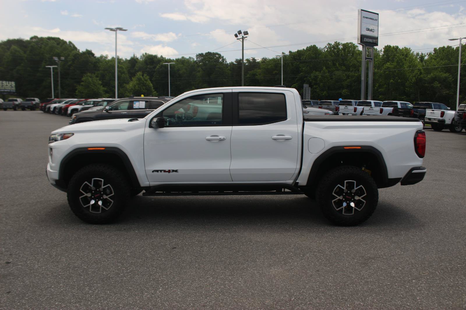 Used 2024 GMC Canyon AT4X AWD/4WD image 5