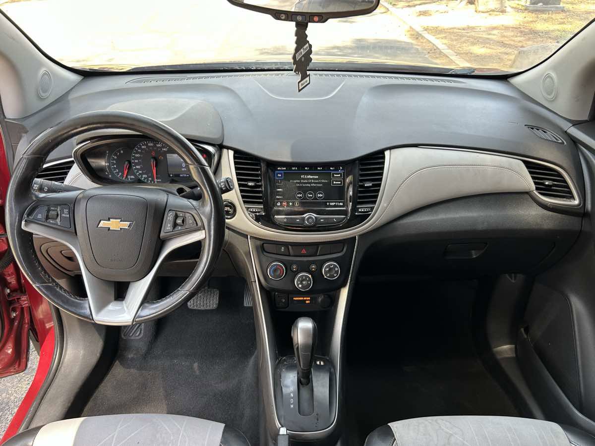 Used 2019 Chevrolet Trax LT w/ Driver Confidence Package FWD image 19