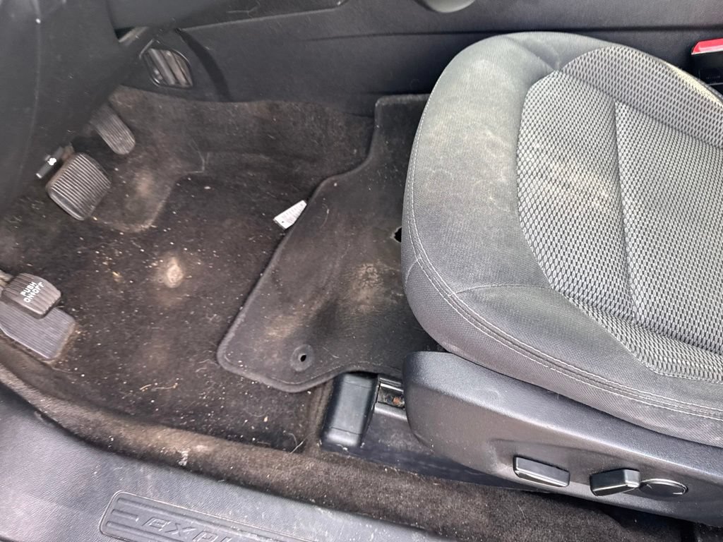 Used 2017 Ford Explorer XLT AWD/4WD image 42