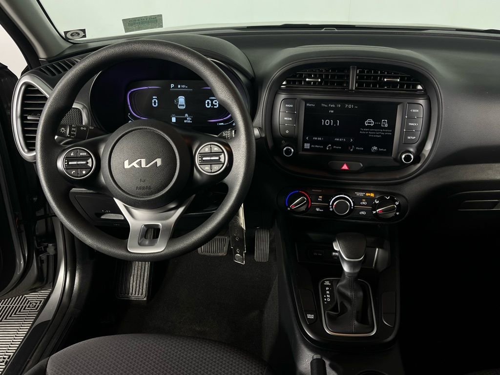 Used 2025 Kia Soul LX image 13