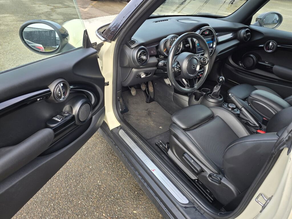 Used 2024 Buick Encore GX Avenir w/ Avenir Technology Package image 38