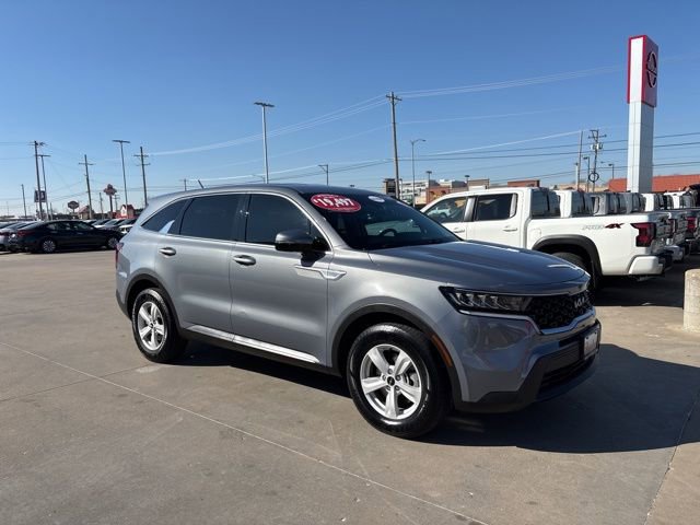 Used 2022 Kia Sorento LX FWD image 2